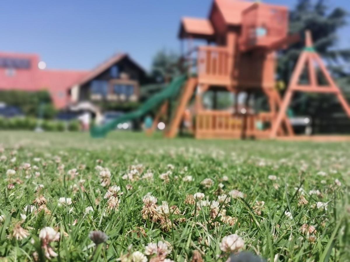 Podkowa Modliszow Villa ภายนอก รูปภาพ
