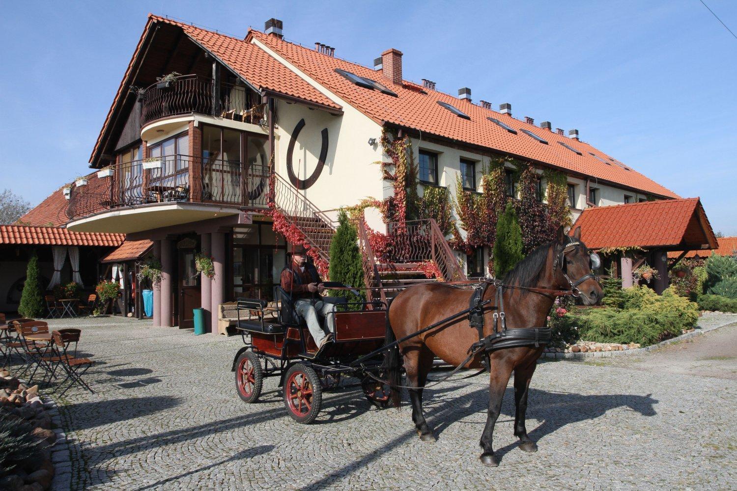 Podkowa Modliszow Villa ภายนอก รูปภาพ
