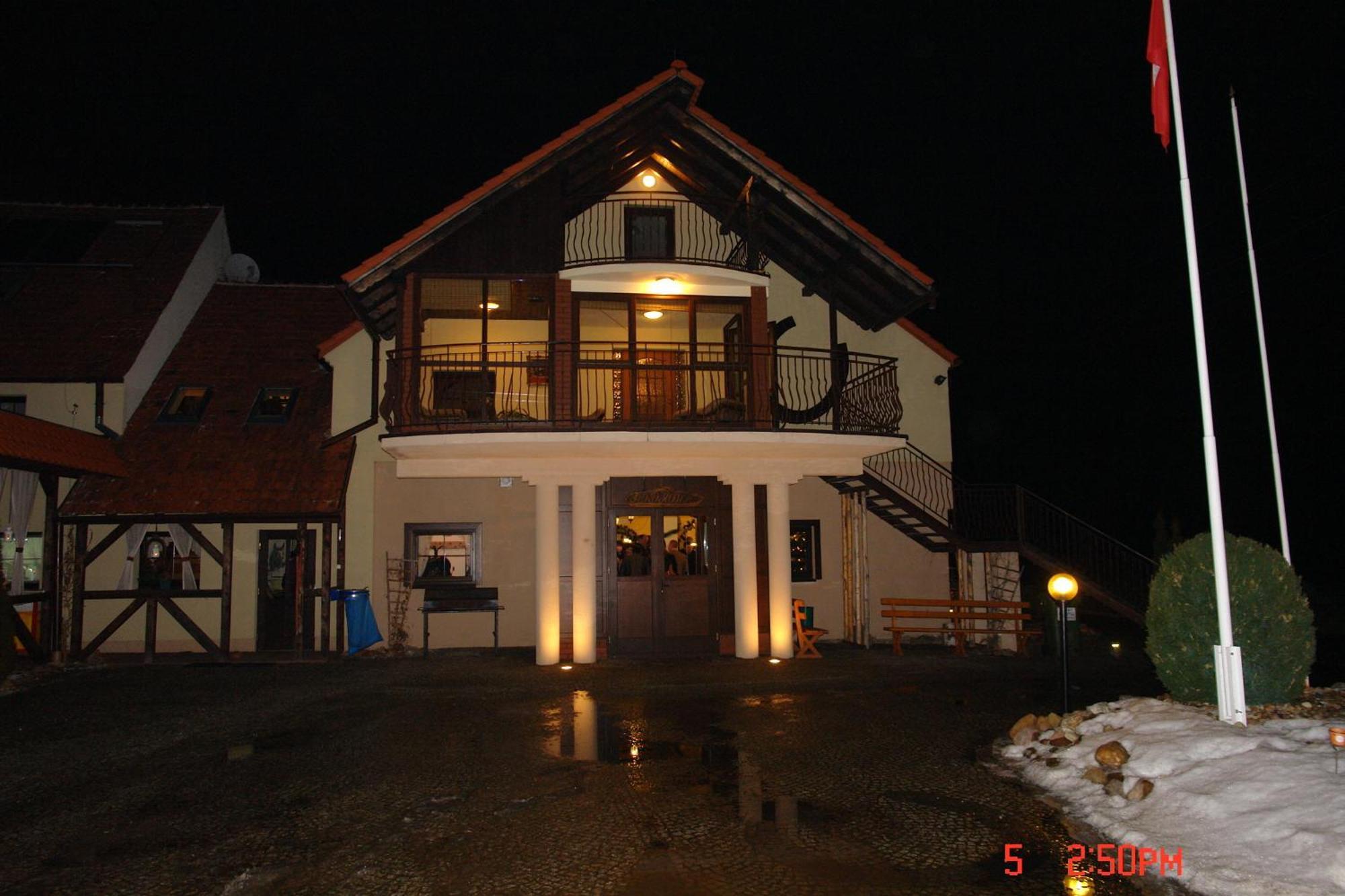Podkowa Modliszow Villa ภายนอก รูปภาพ