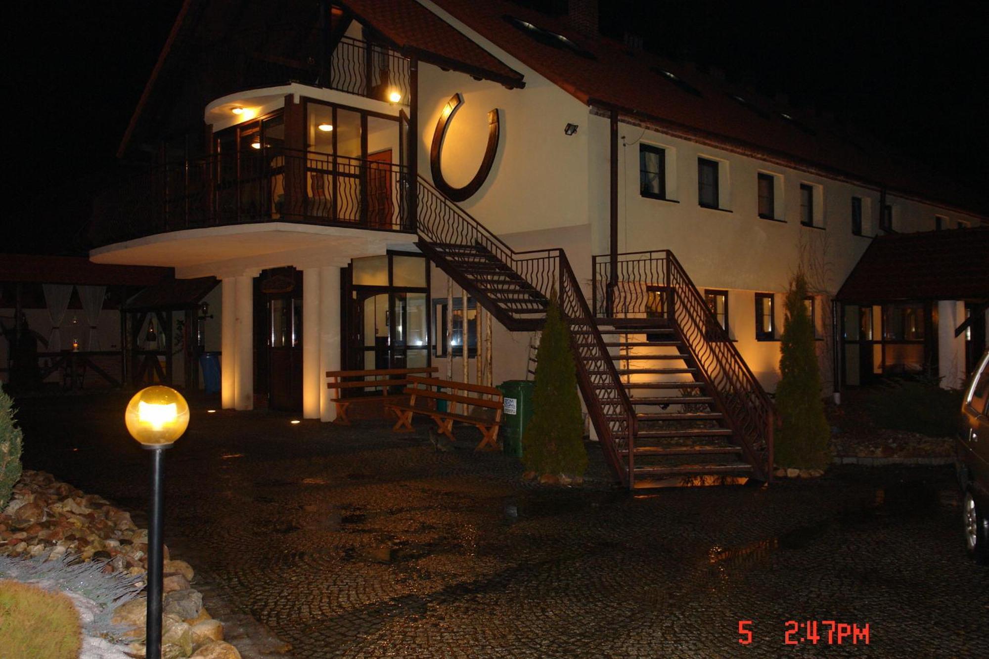 Podkowa Modliszow Villa ภายนอก รูปภาพ