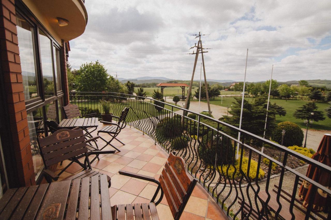 Podkowa Modliszow Villa ภายนอก รูปภาพ