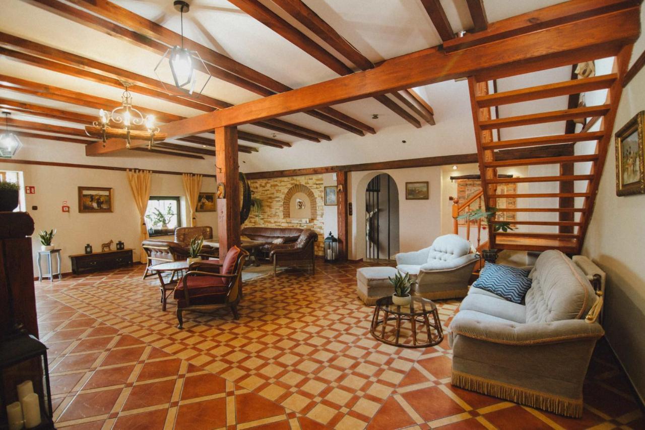 Podkowa Modliszow Villa ภายนอก รูปภาพ